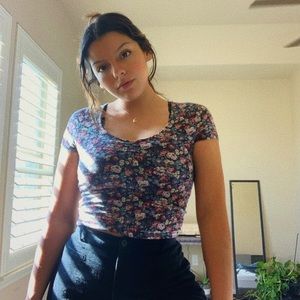 cropped grundge floral top!